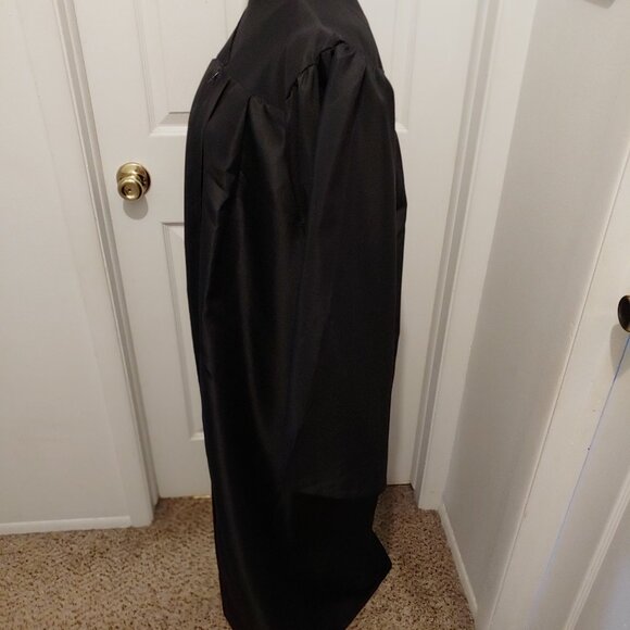 Black Graduation/Commencement. Robe - Picture 3 of 4